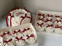 Ribbon Cake With 12 Cupcakes 2