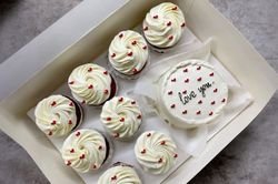 Bento Love Cake with Cupcakes